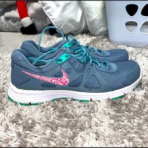 Nike revolution 2 shoes